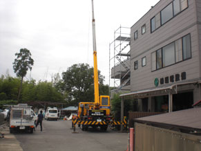 社屋屋上に太陽光発電設備